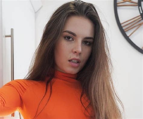 Lauren Alexis is a British social media personality who was born on March 5, 1999, in Essex, England. She is the owner of the YouTube channel ‘Lauren Alexis’, where she has over 1.12 million followers, which was created on March 16, 2017. 